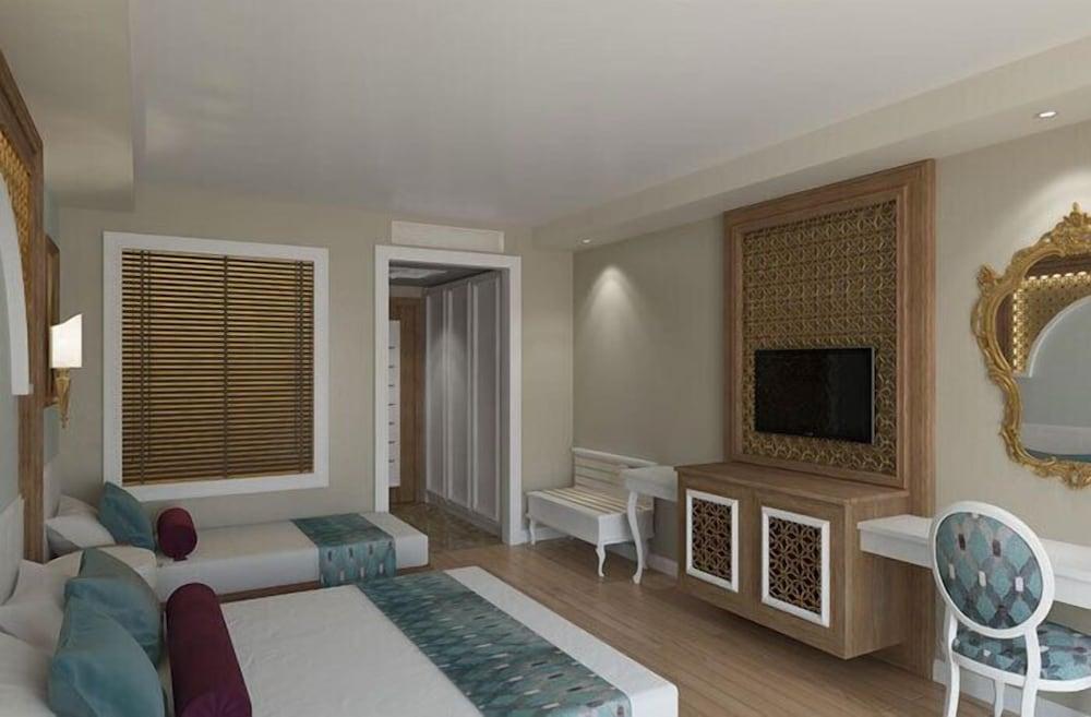 J'adore Deluxe Hotel & Spa