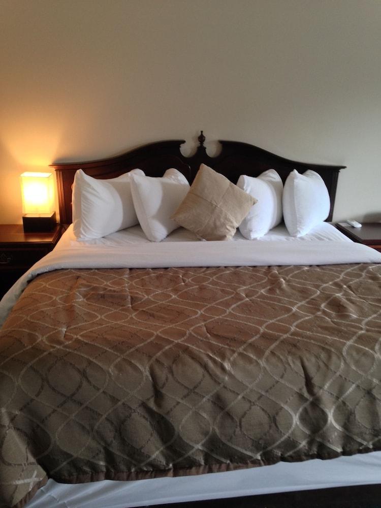 Bancroft Inn & Suites