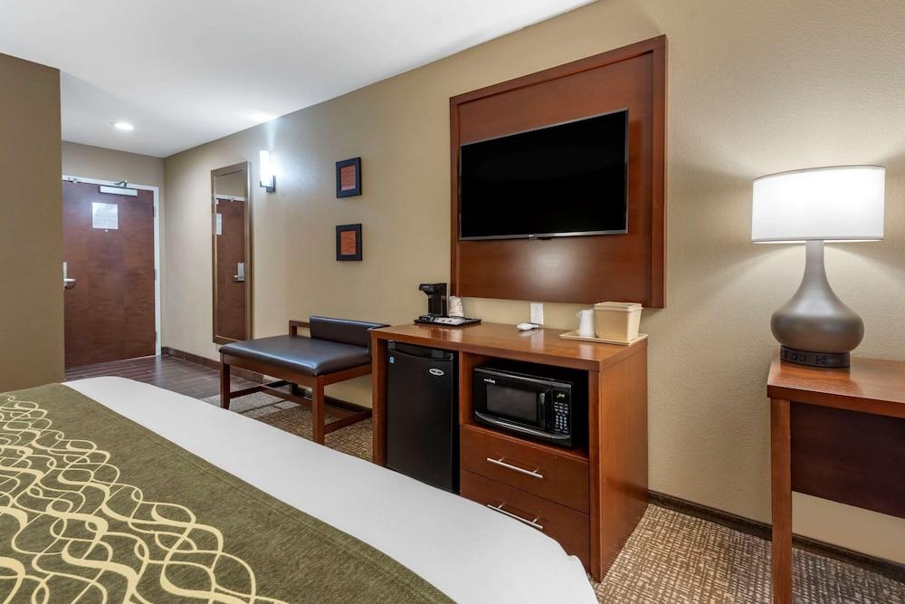 Comfort Inn & Suites Pittsburgh South