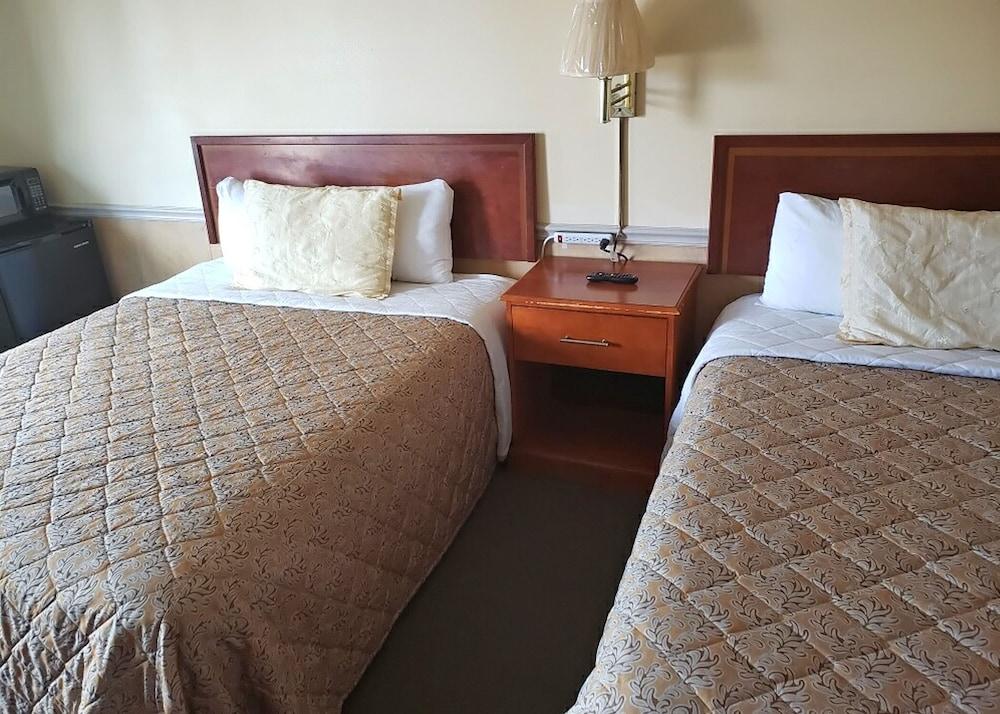 Traveler's Choice Motel