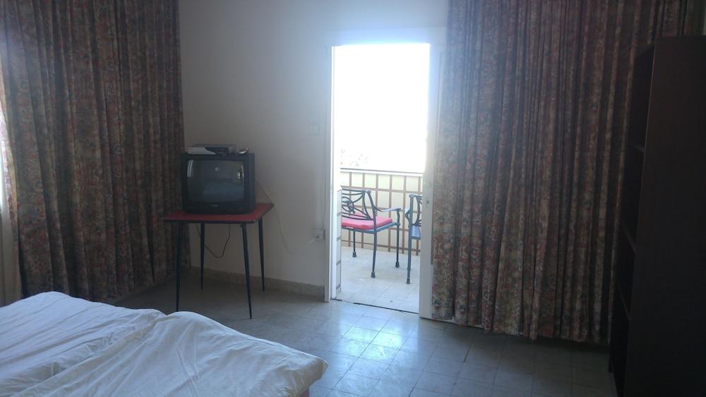 Marom Ziv Center - Newe Shaanan