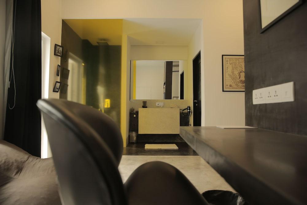 Arthur&Paul - Caters to Men