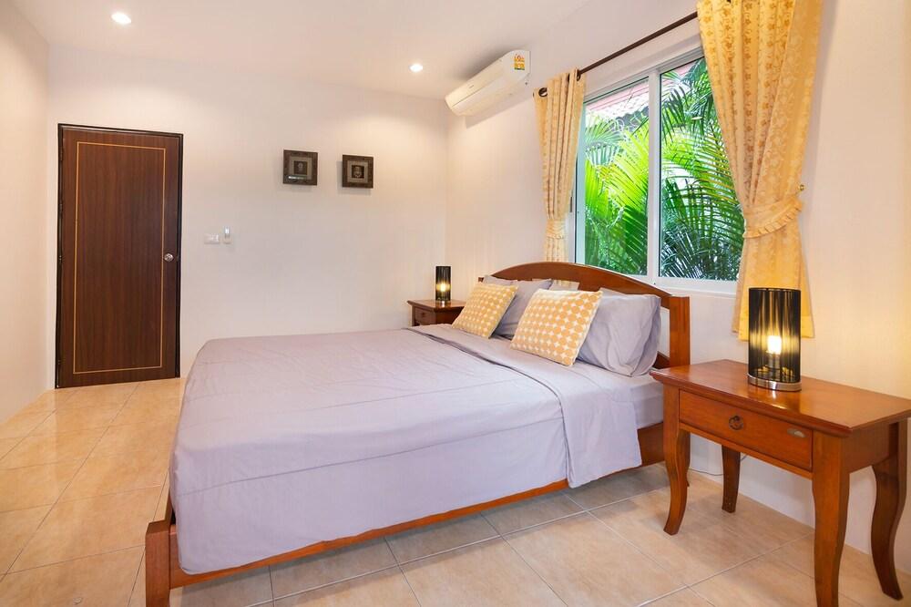 Villa Waree Near City and Beach