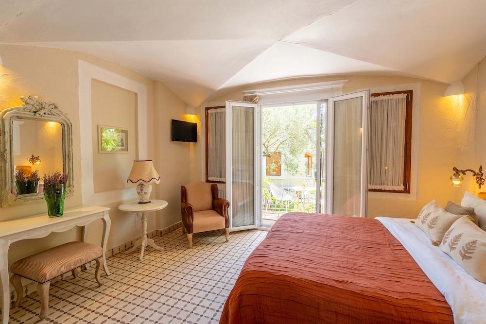 Cunda Battalos Küçük Otel