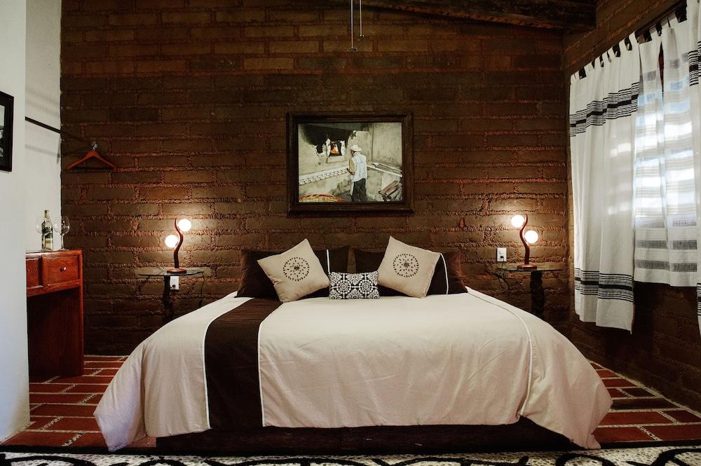 Paradise Hotel Boutique & Lounge