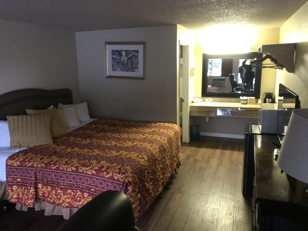 Smokey Point Motor Inn