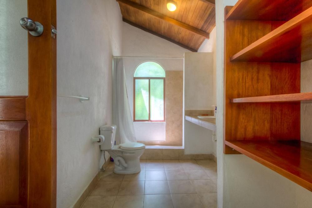 Pacoche Lodge & Reserve