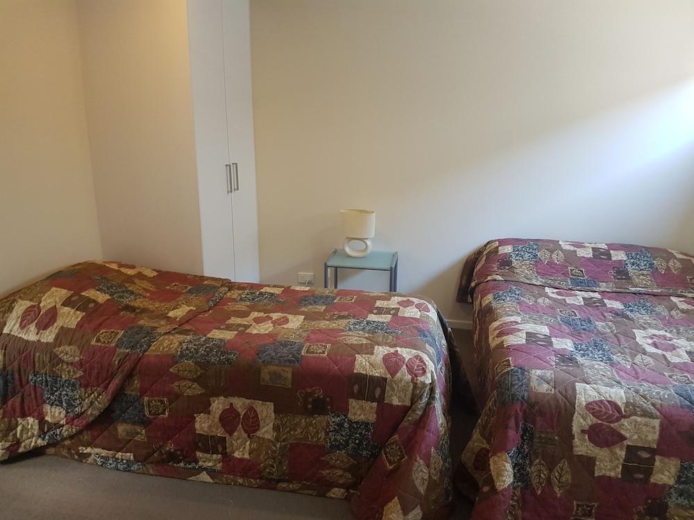 Bentley Waterfront Motel & Cottages