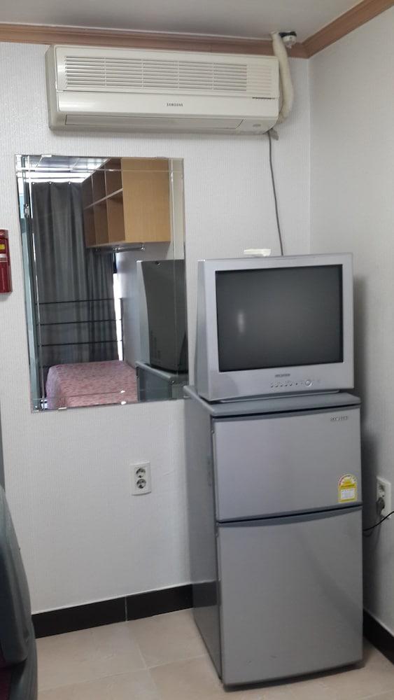 Solo Residence in Central