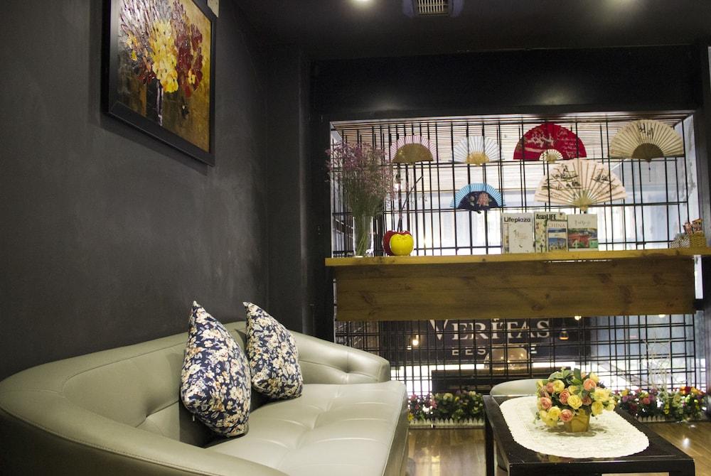 Sunny Serviced Apartment