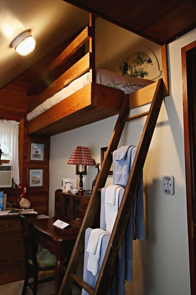 The Ebenezer House Bed & Breakfast