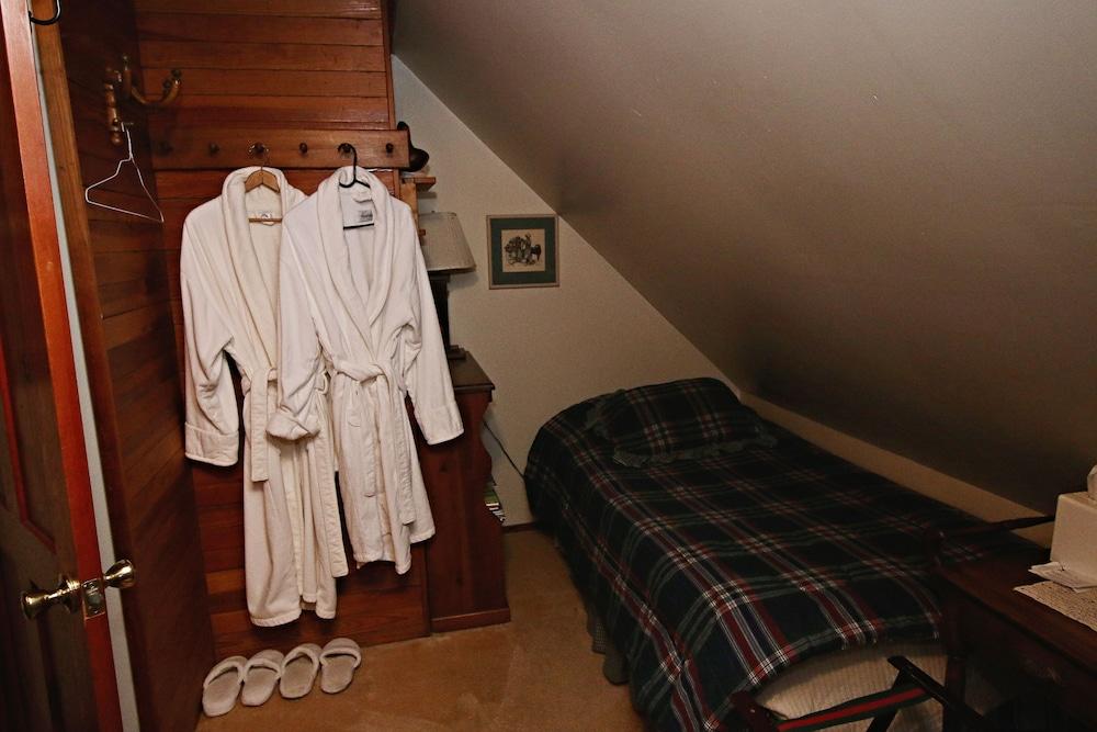 The Ebenezer House Bed & Breakfast