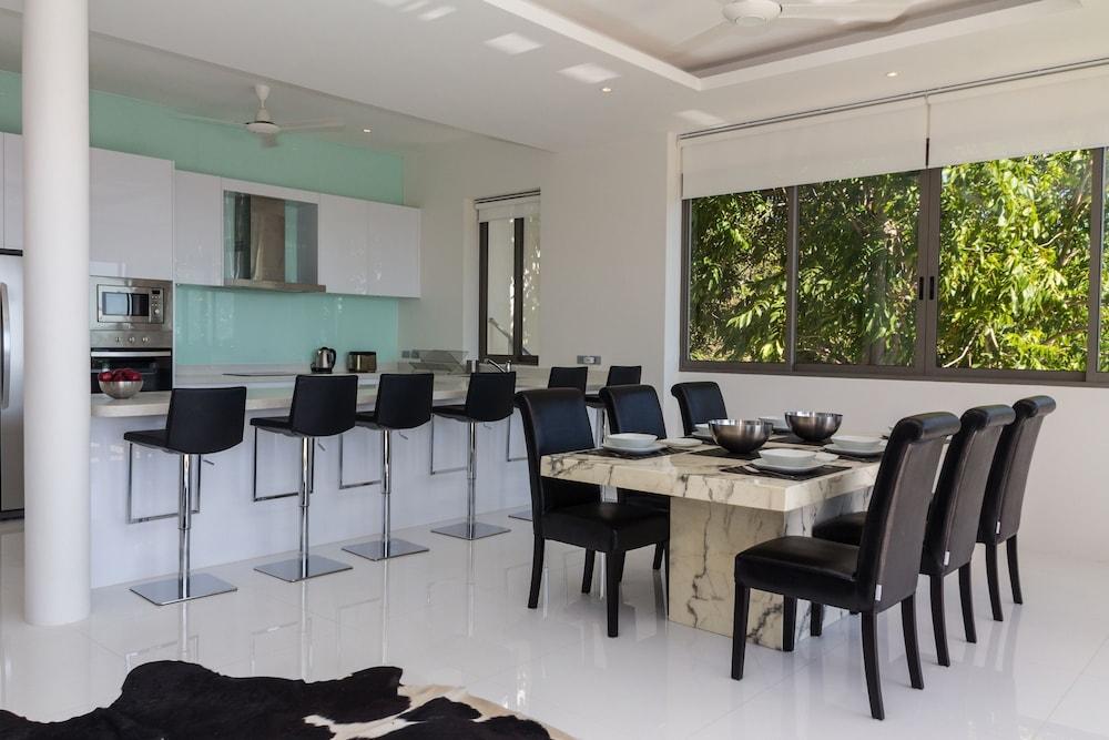 RED SKY beach view villa