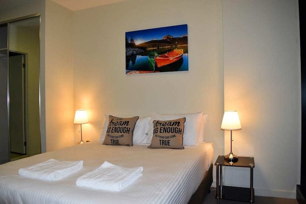 Melbourne SkyHigh Apartments