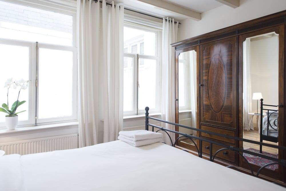 Herengracht Canal Apartment