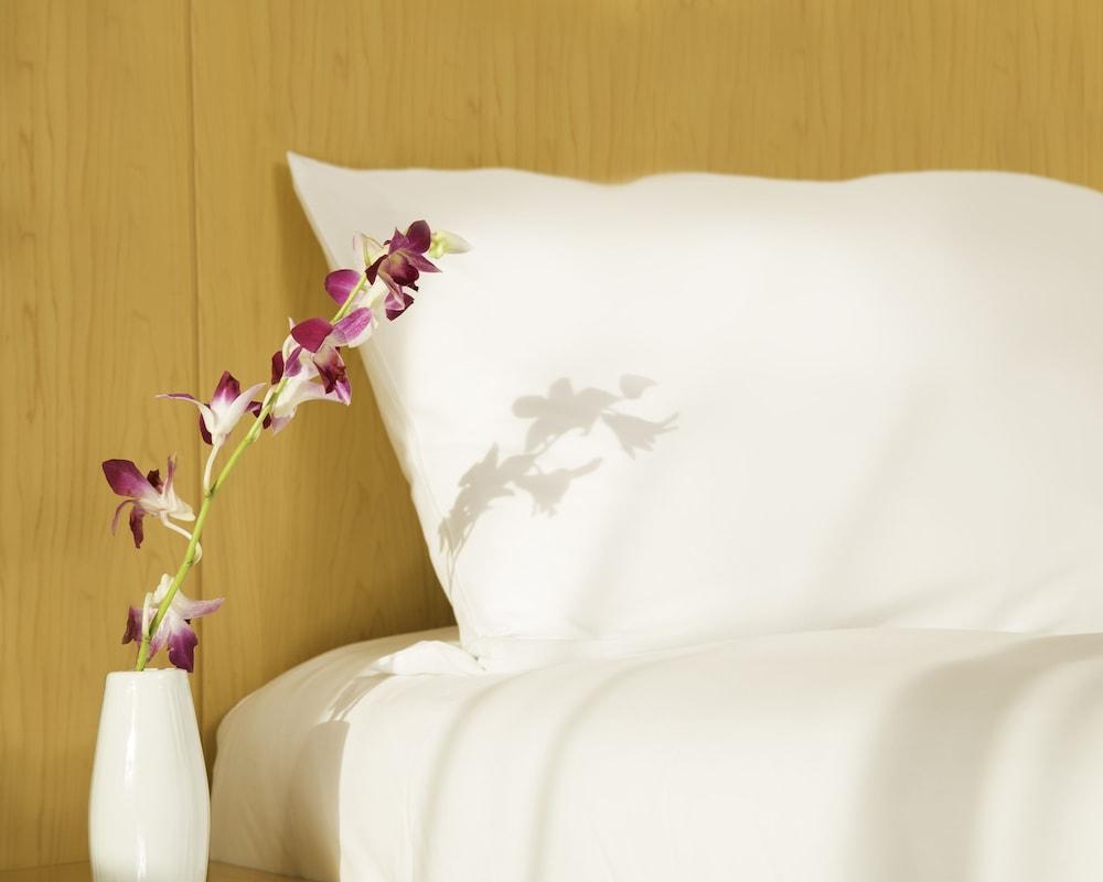 ibis One Central Hotel