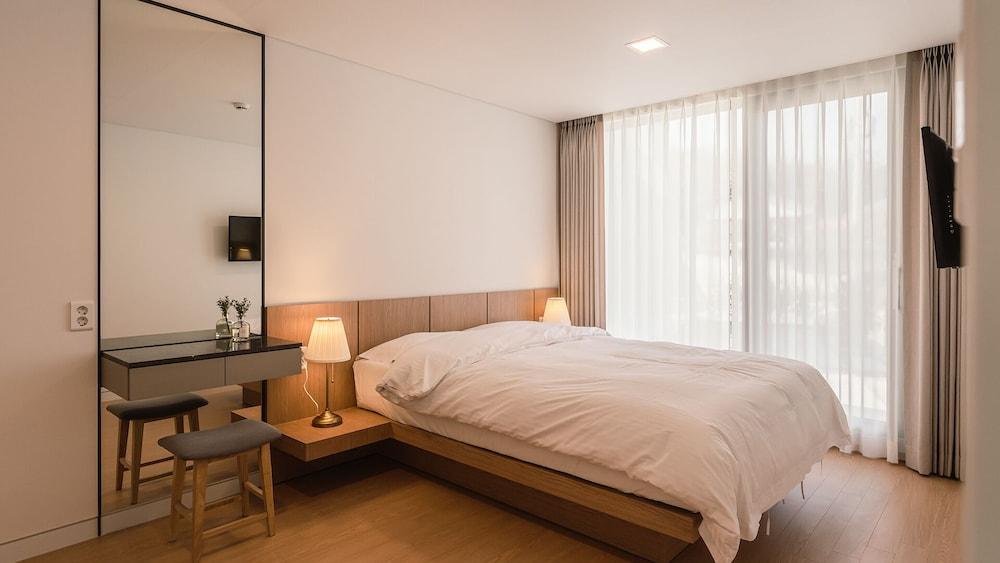 Albescent Pool Villa