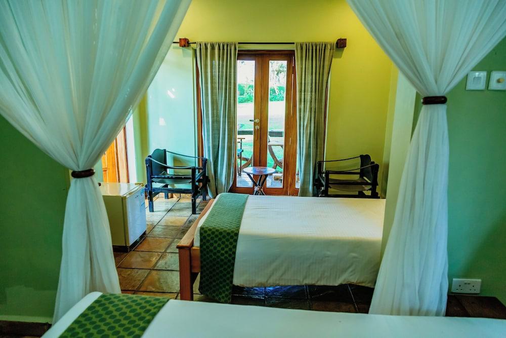 Weru Weru River Lodge