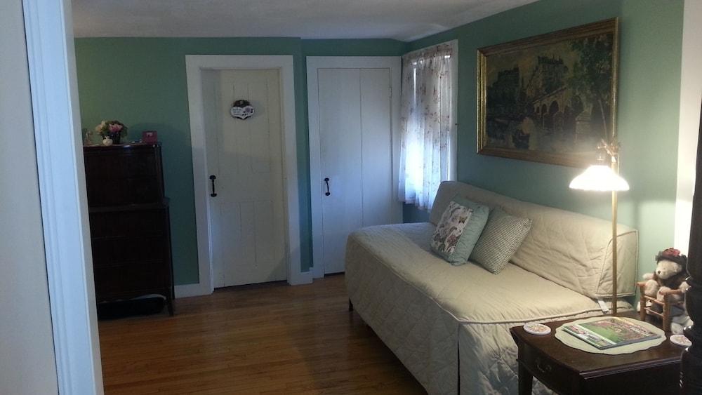 Truman Gillet House Bed & Breakfast