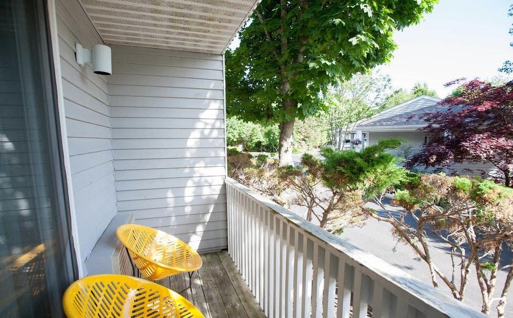 Anchorage by the Sea