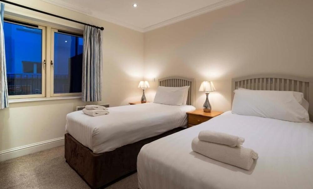 Schull Harbour Hotel