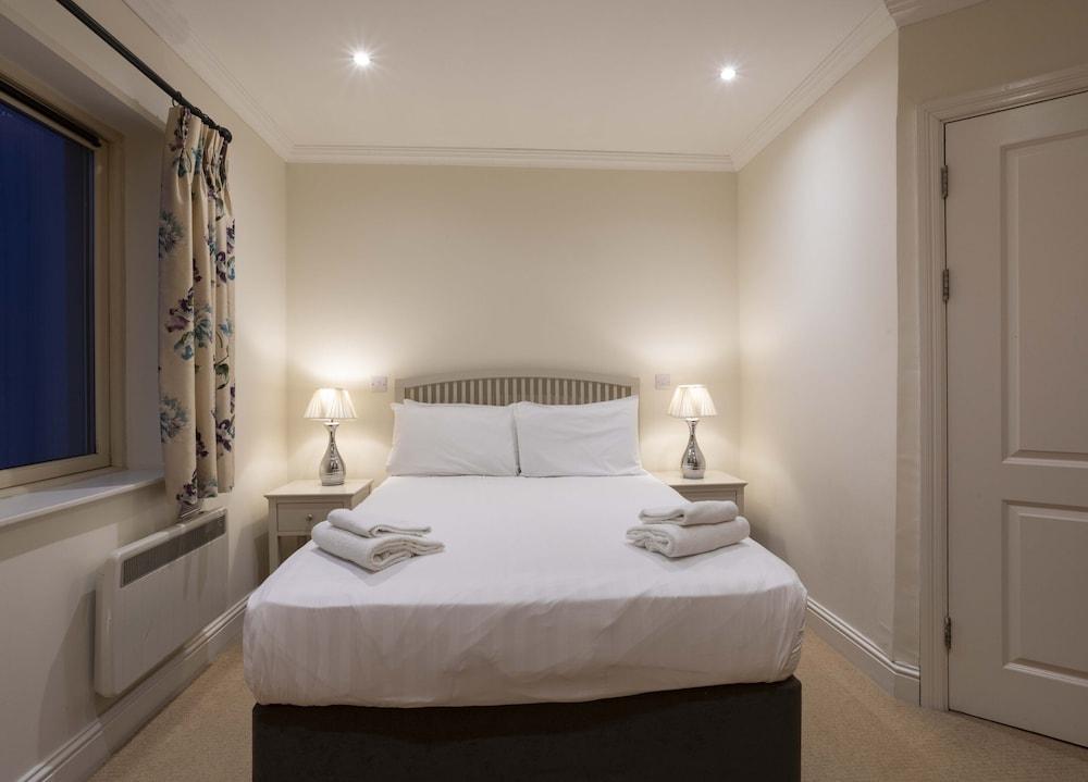 Schull Harbour Hotel