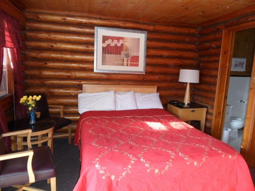 Seven Dwarfs Motel and Cabins