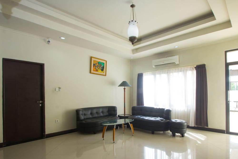 Maxi Hotel Kedonganan