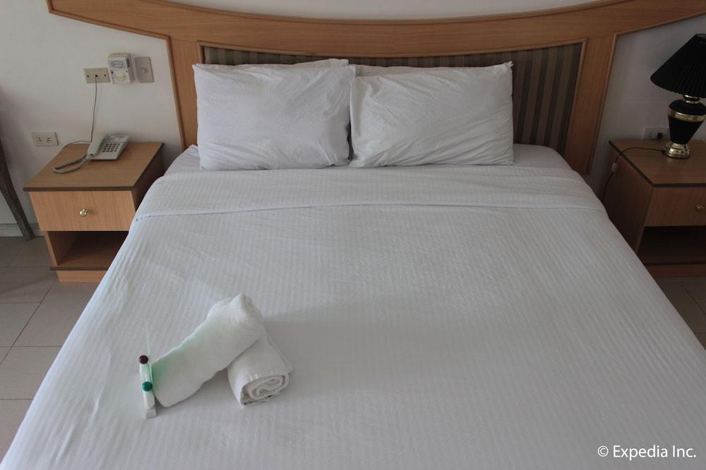 Wild Orchid Beach Resort