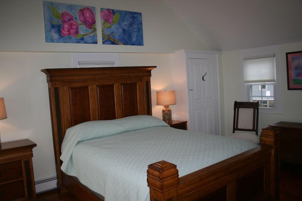 Shea's Riverside Inn & Motel