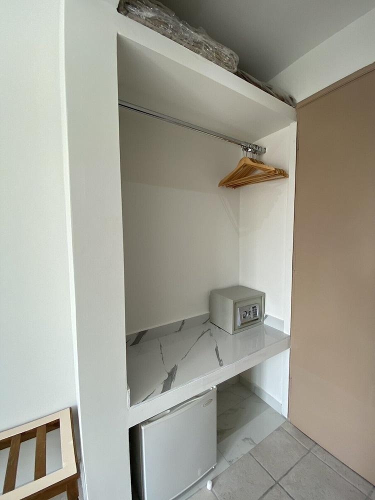 Angela Hotel and Apartments