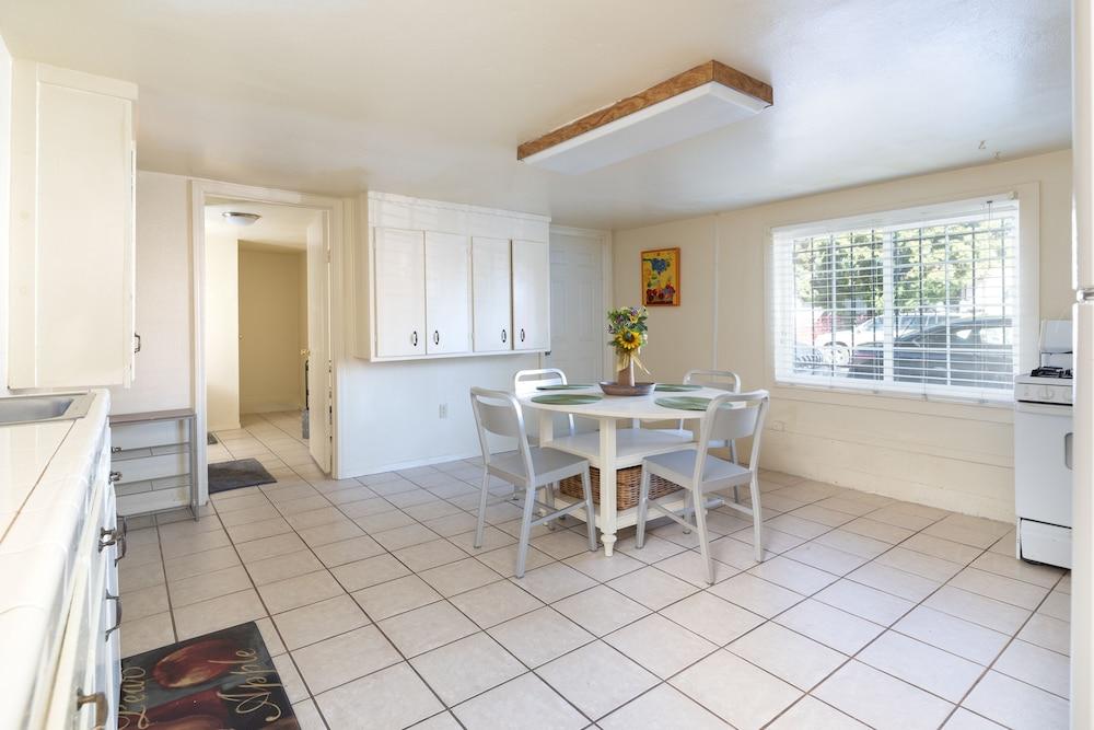 Bright & Spacious One Bedroom Apartment