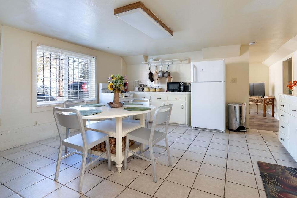 Bright & Spacious One Bedroom Apartment