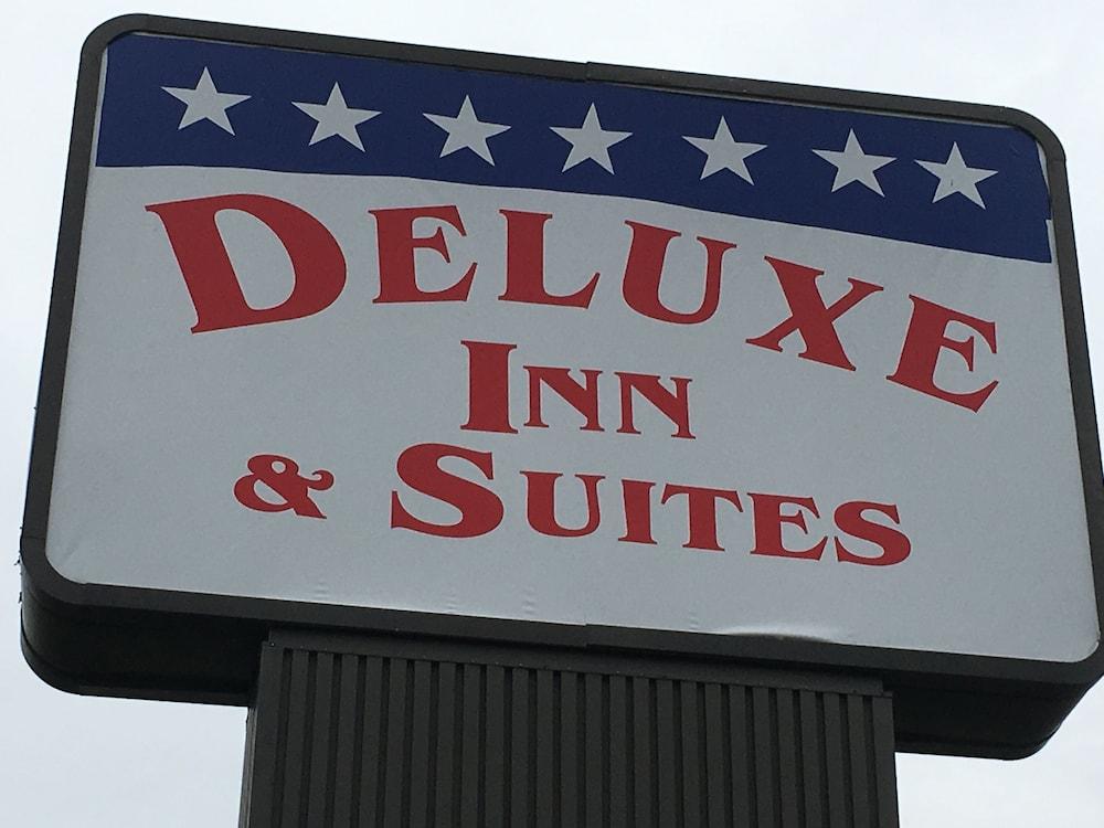 Deluxe Inn & Suites