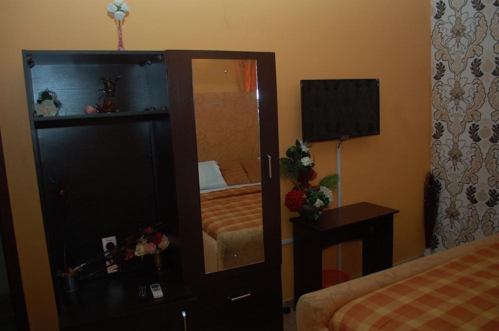 Dcove Hotel & Suites