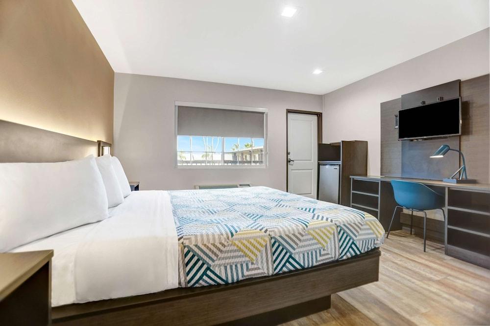 Motel 6 San Diego Airport - Harbor