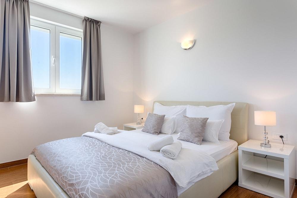 Adriatic Queen Rooms & Apartments