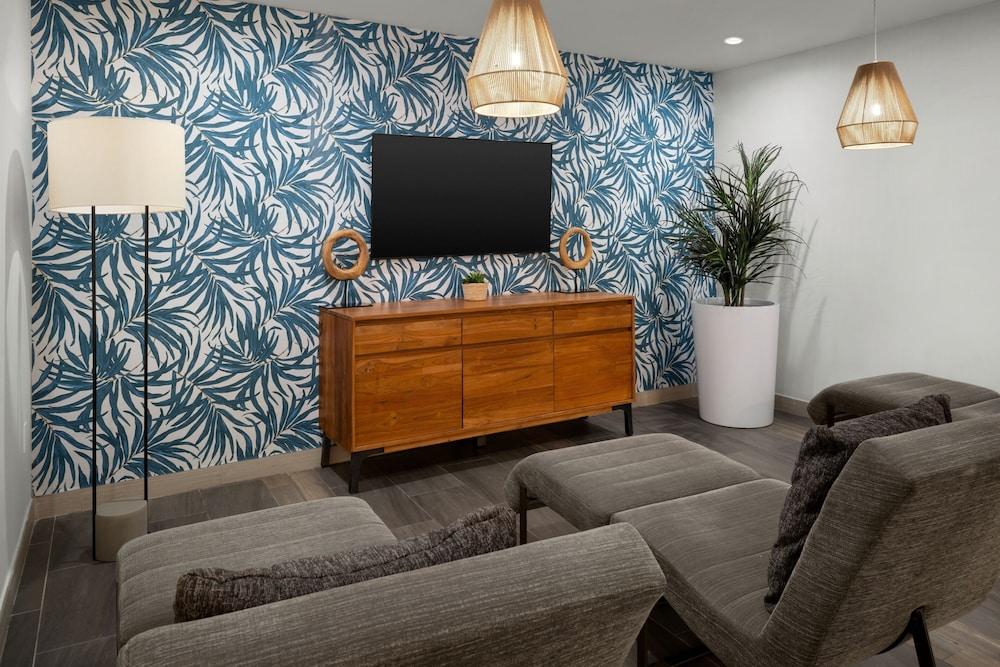 Courtyard by Marriott Nassau Downtown/Junkanoo Beach