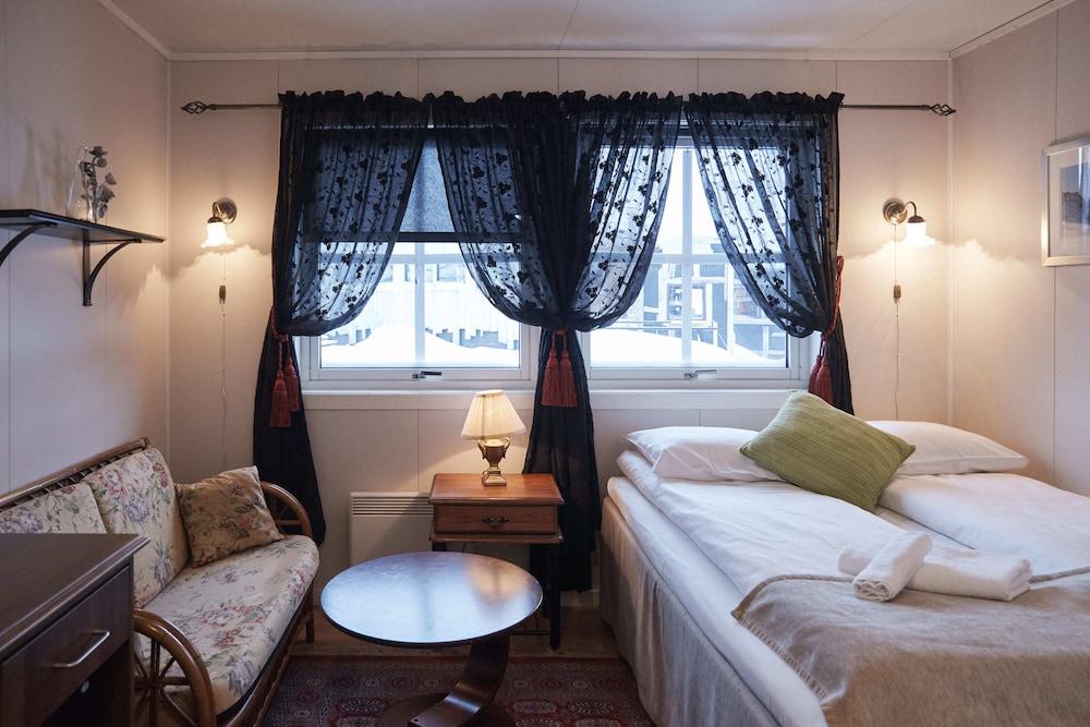 Mary-Ann's Polarrigg