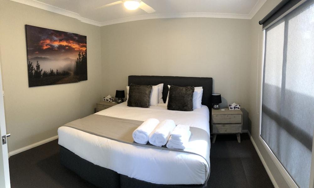 Abalina Cottages, Rotary Drive