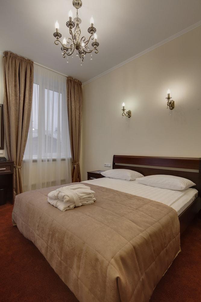 Solo Panorama Palace Square