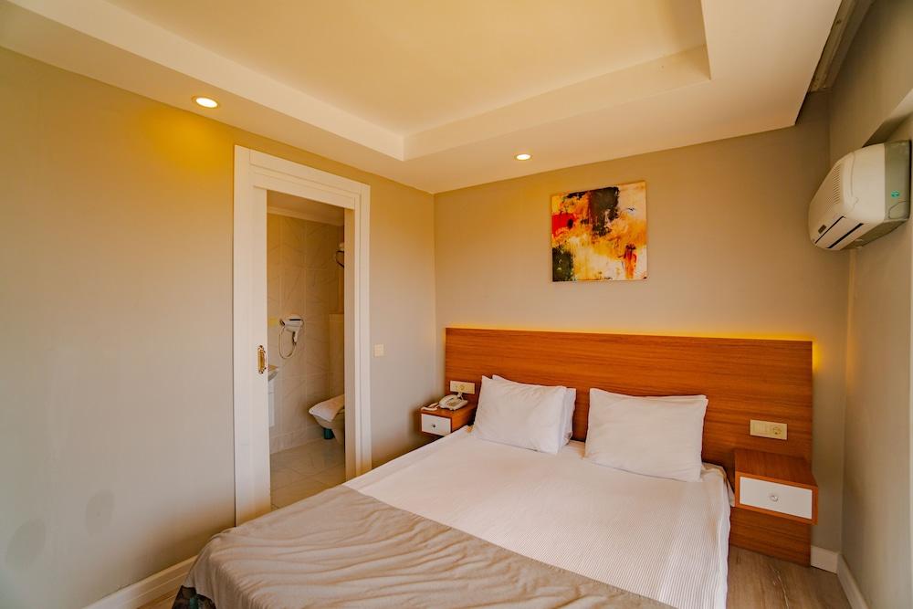 Joker Side Hill Suite Hotel