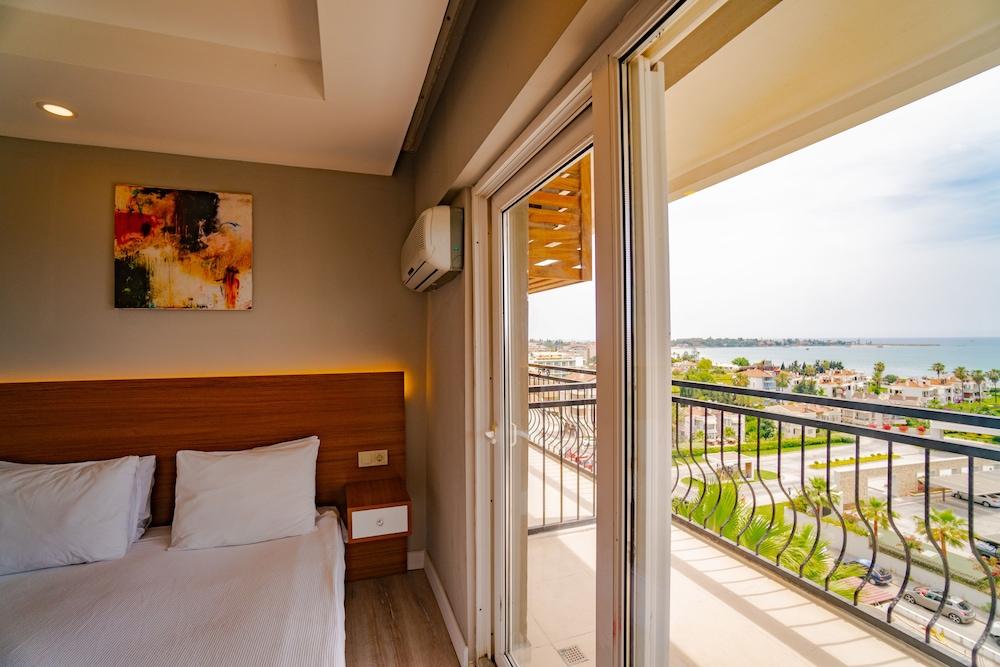 Joker Side Hill Suite Hotel