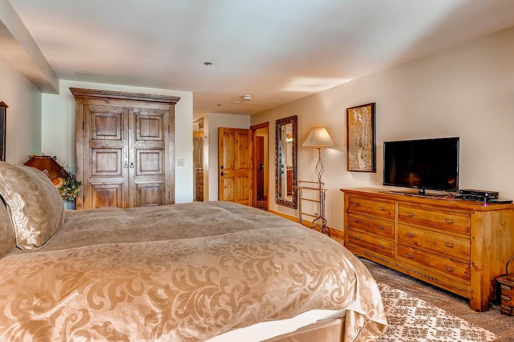 Kiva Lodge by East West Hospitality