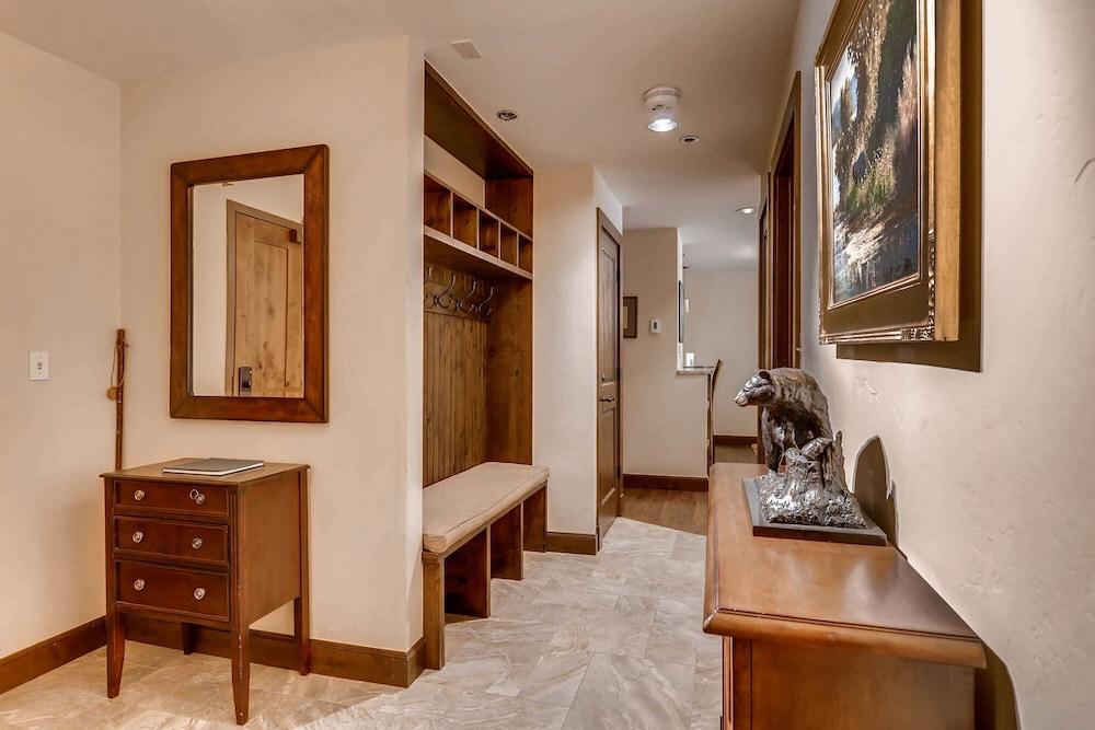 Kiva Lodge by East West Hospitality