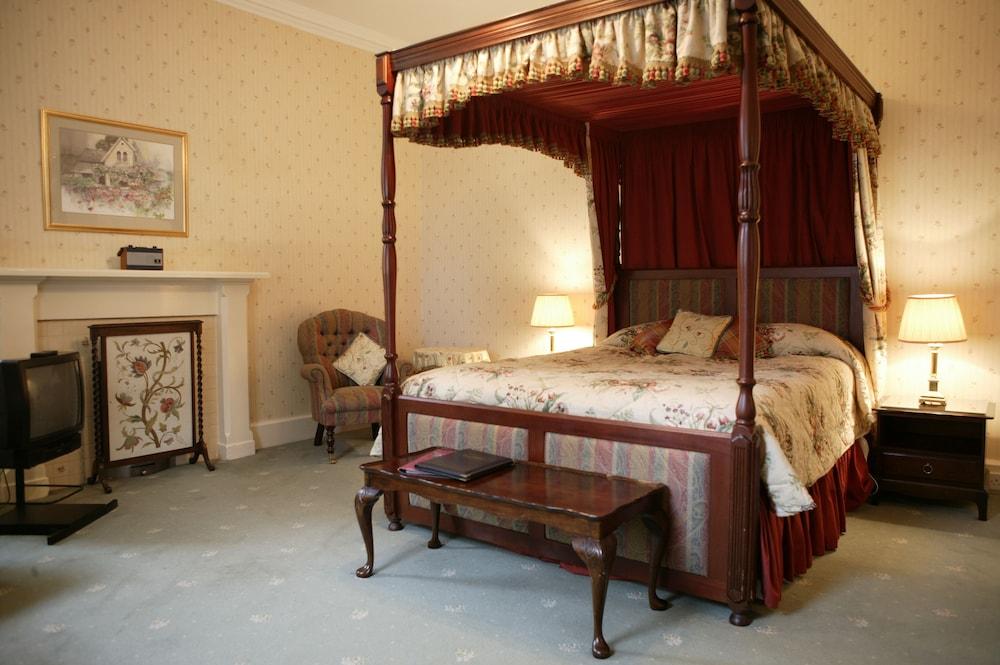 Glengarry Castle Hotel