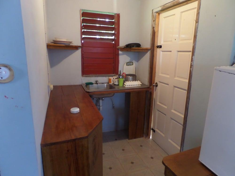 Beach Road Cottages at Jah Bs