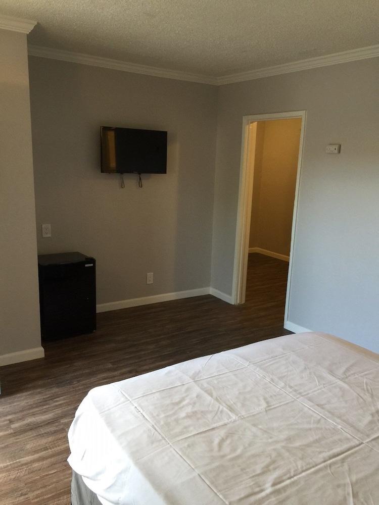 Good Knight Inn Motel