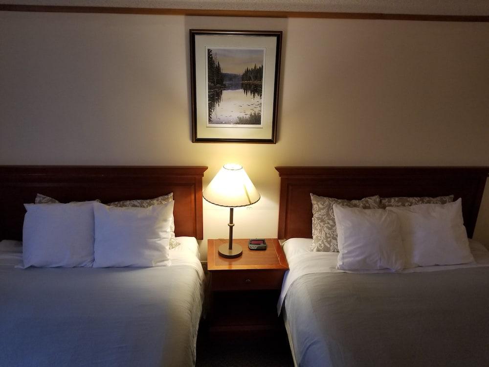 Moosomin Country Squire Inn