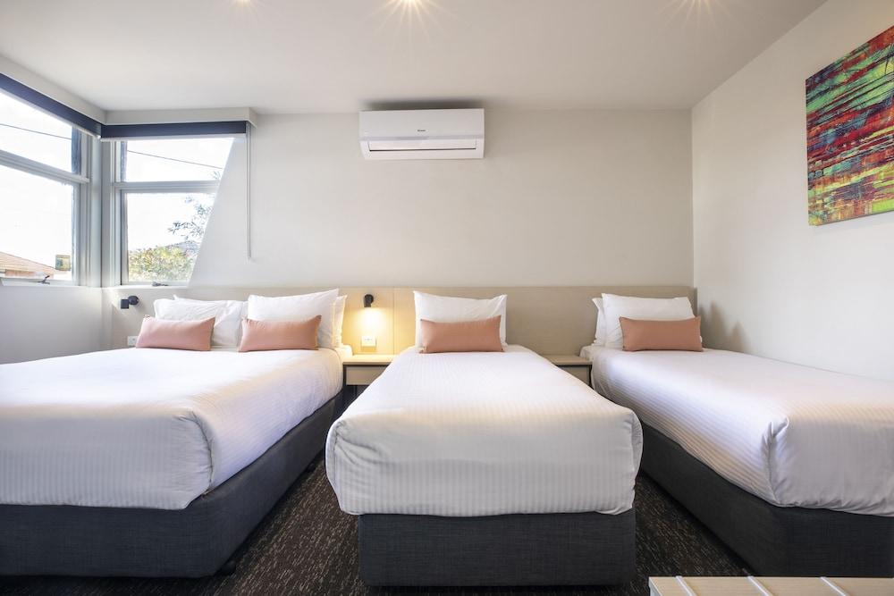 Nightcap at Glengala Hotel